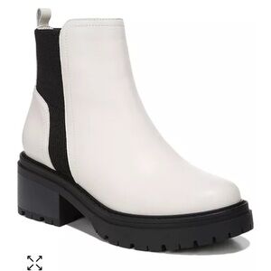 NATURALIZER 9 M Porcelain Cream Jadyn Chelsea Lug Sole Rain Boots booties white